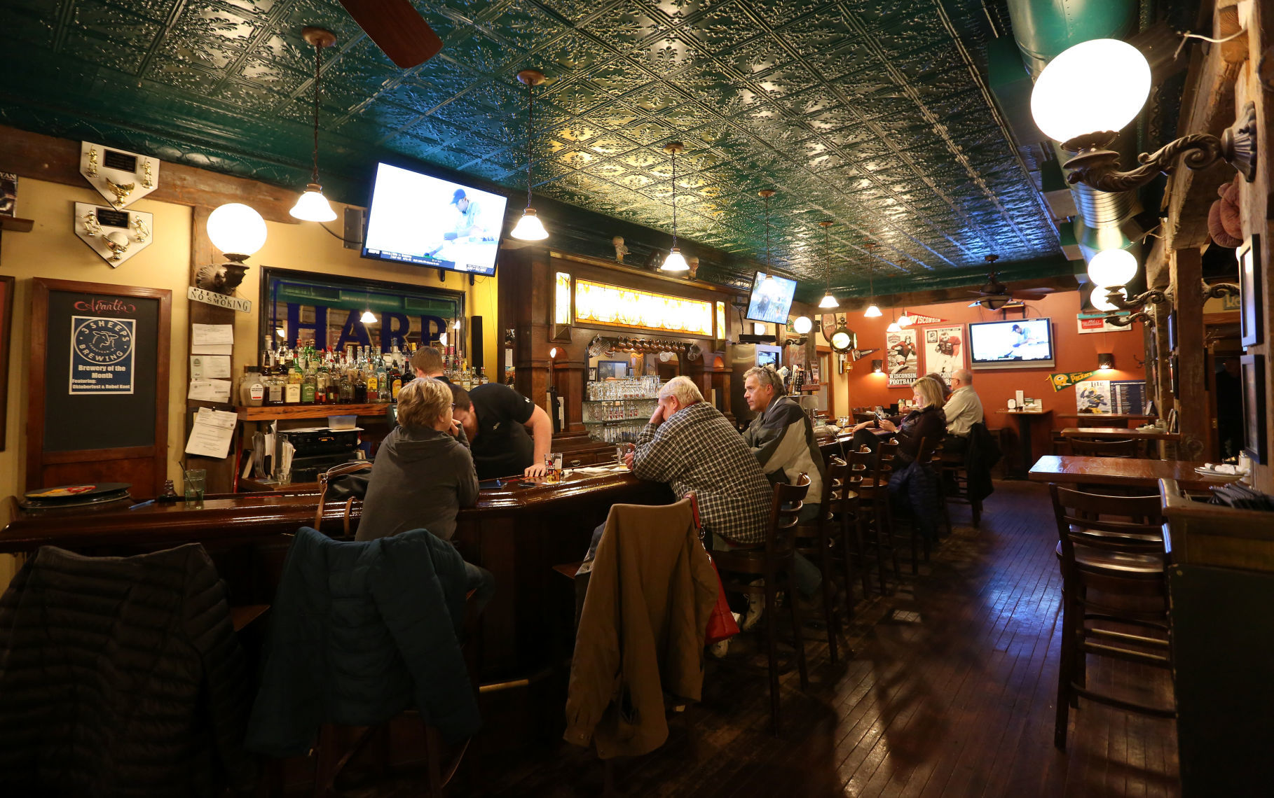 AVANTIS ITALIAN RESTAURANT AND PUB
